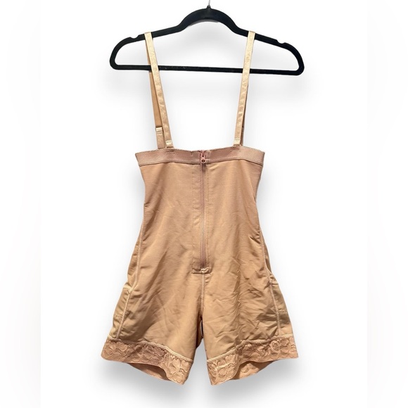 SHES WAISTED - Picture 2 of 4